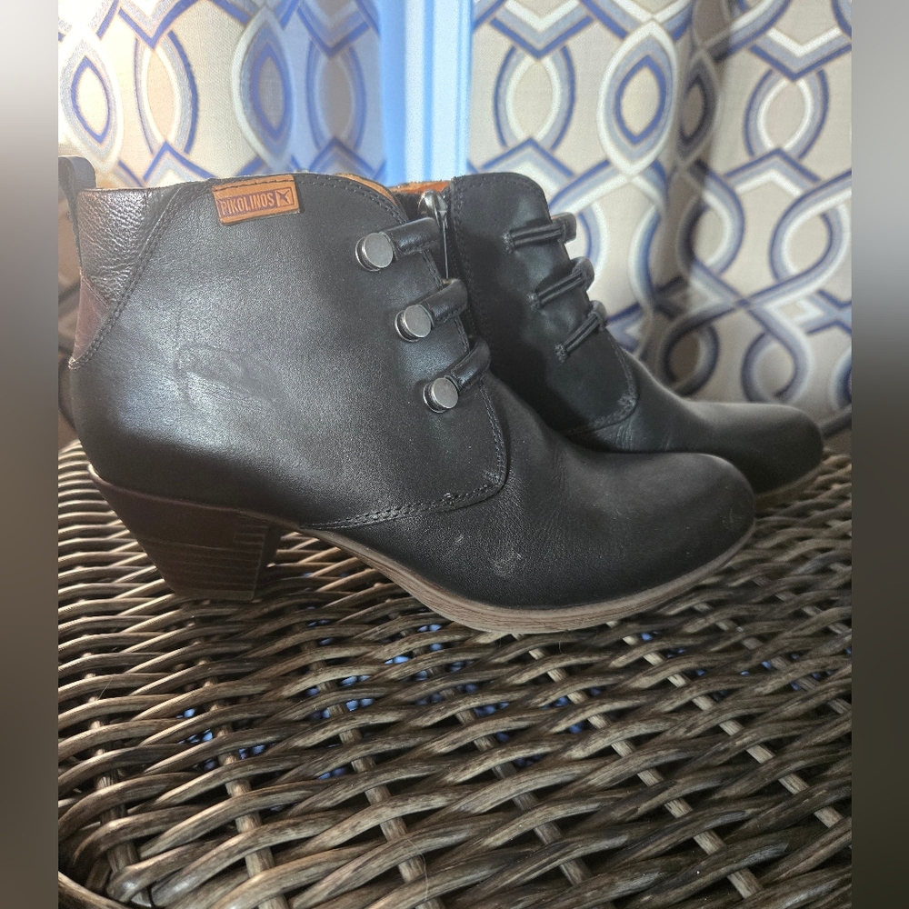 Pikolinos black bootie 36